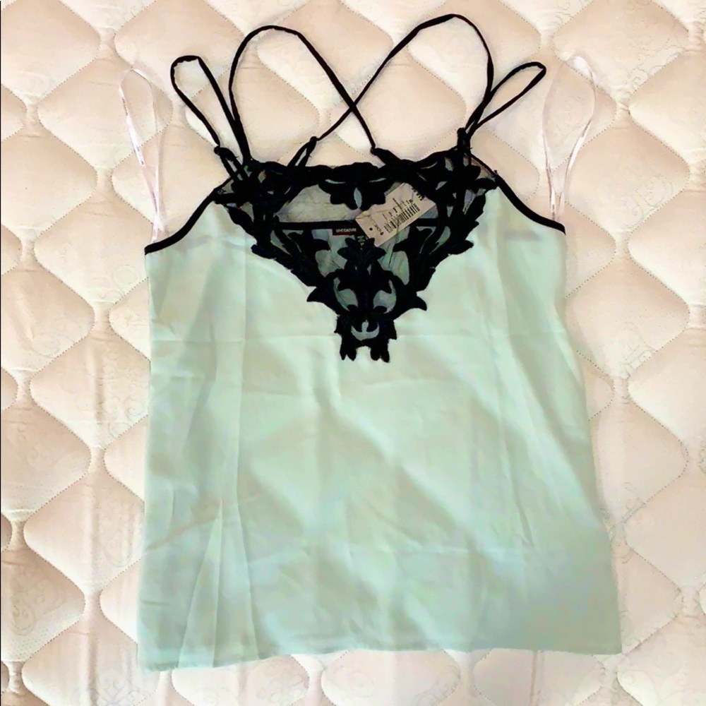 NEVER WORN lace accent top